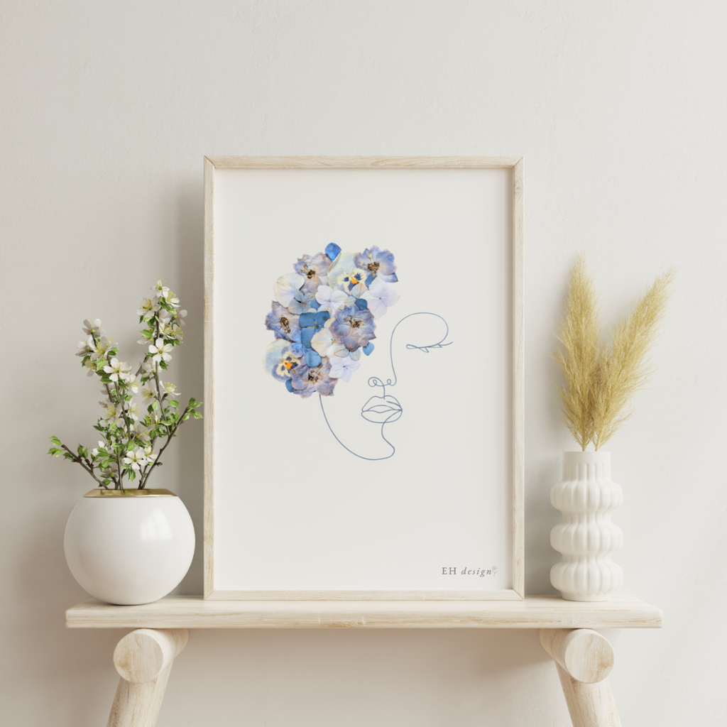 Kvinna & Blå Blommor – Botanisk Line Art Poster