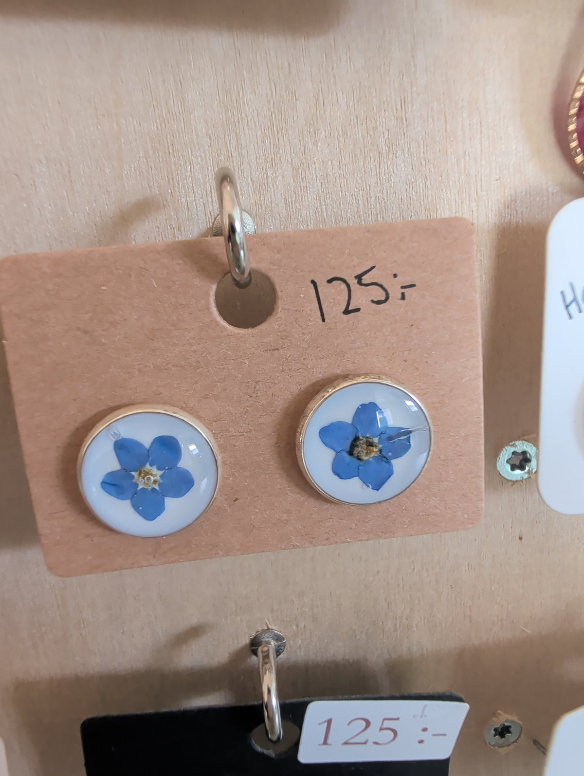Studs vit med Förgätmigej